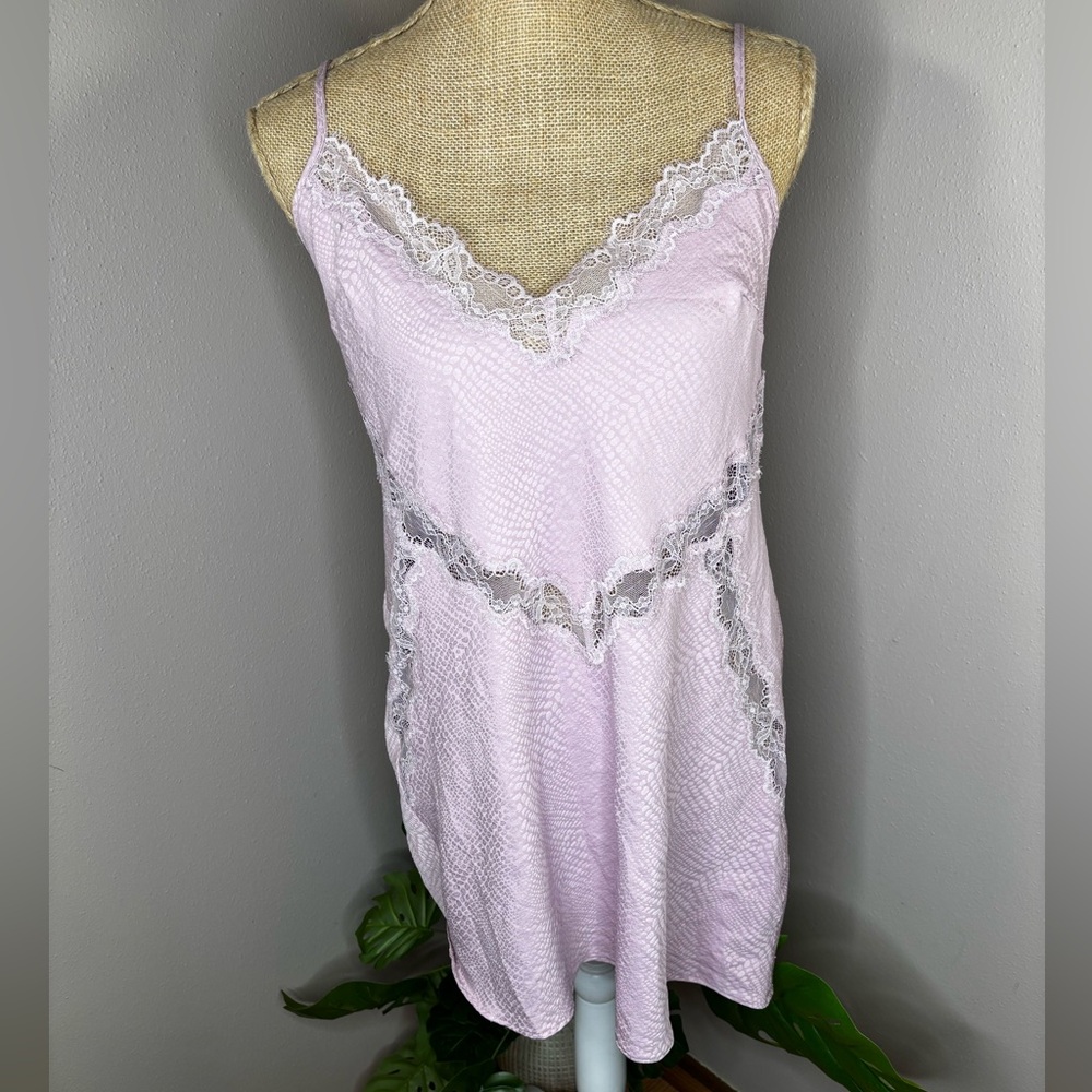 Victoria’s Secret Lace Trim Pink Blush Satin Scaled Texture Satin Chemise Large